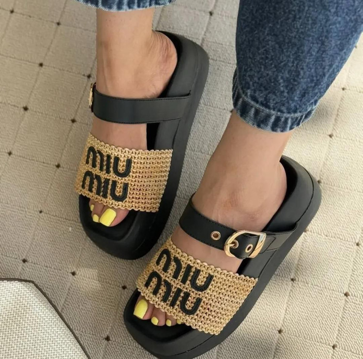 صندل ترند میو میو زنانه/دخترانه زیره پیو فوق العاده راحت و سبک قالب استاندارد سایز ۳۷ تا ۴۰