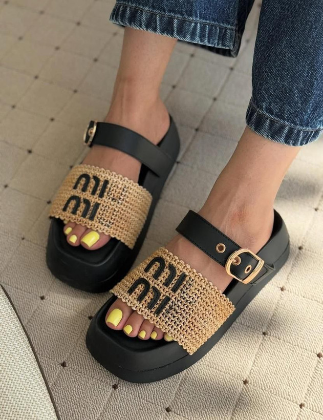 صندل ترند میو میو زنانه/دخترانه زیره پیو فوق العاده راحت و سبک قالب استاندارد سایز ۳۷ تا ۴۰