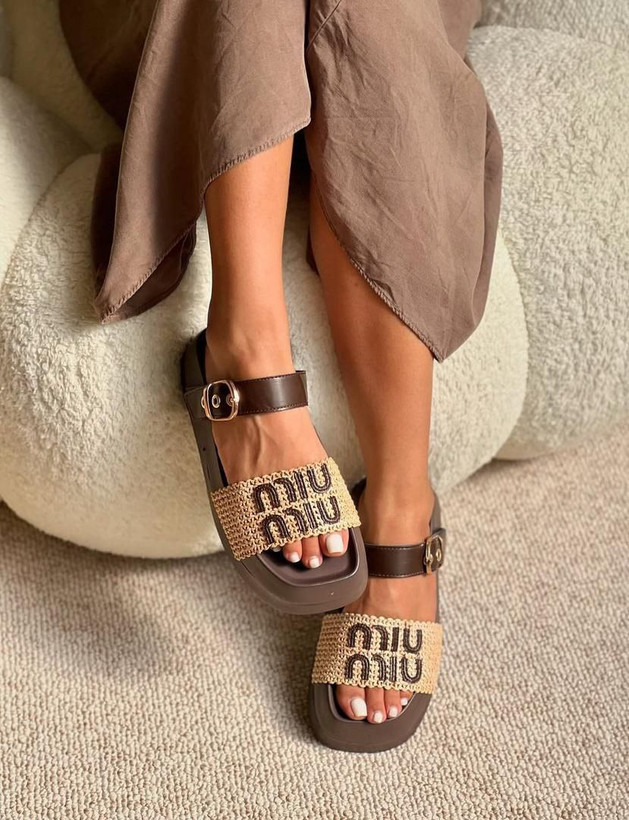 صندل ترند میو میو زنانه/دخترانه زیره پیو فوق العاده راحت و سبک قالب استاندارد سایز ۳۷ تا ۴۰