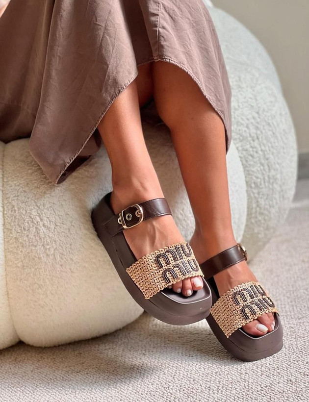 صندل ترند میو میو زنانه/دخترانه زیره پیو فوق العاده راحت و سبک قالب استاندارد سایز ۳۷ تا ۴۰