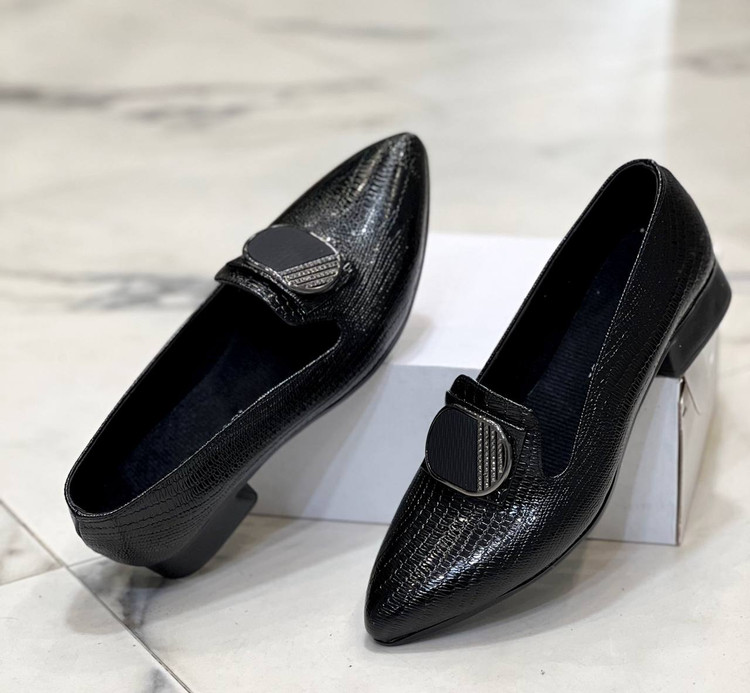 کفش کالج زنانه/دخترانه پاخوری شیک رویه ورنی چاپی یراق و نگین خارجی زیره بتا ۳ سانتی قالب استاندارد ۱ سال ضمانت تعویض سایز ۳۷ تا ۴۲