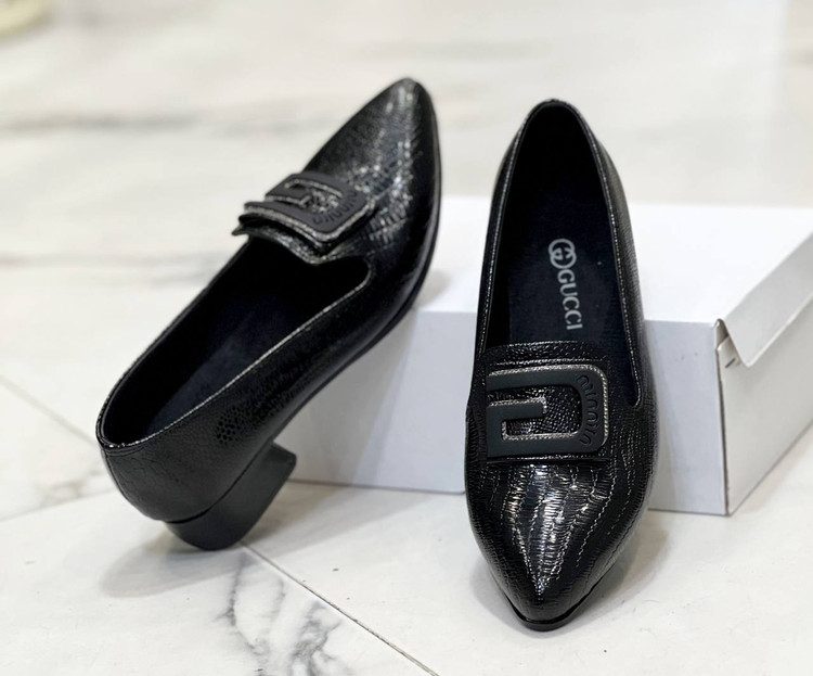 کفش کالج زنانه/دخترانه پاخوری شیک رویه ورنی چاپی یراق و نگین خارجی زیره بتا ۳ سانتی قالب استاندارد ۱ سال ضمانت تعویض سایز ۳۷ تا ۴۲