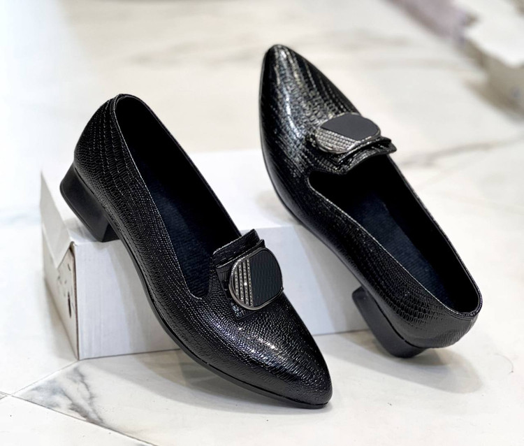 کفش کالج زنانه/دخترانه پاخوری شیک رویه ورنی چاپی یراق و نگین خارجی زیره بتا ۳ سانتی قالب استاندارد ۱ سال ضمانت تعویض سایز ۳۷ تا ۴۲