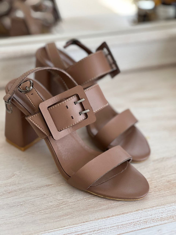 صندل مجلسی زنانه/دخترانه مدل لاله رویه چرم صنعتی پاشنه ۷ سانت قالب استاندارد سایزبندی ۳۶ تا ۴۱ کیفیت عالی