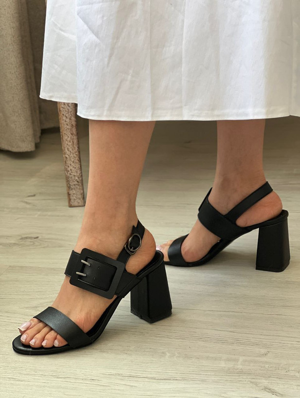 صندل مجلسی زنانه/دخترانه مدل لاله رویه چرم صنعتی پاشنه ۷ سانت قالب استاندارد سایزبندی ۳۶ تا ۴۱ کیفیت عالی