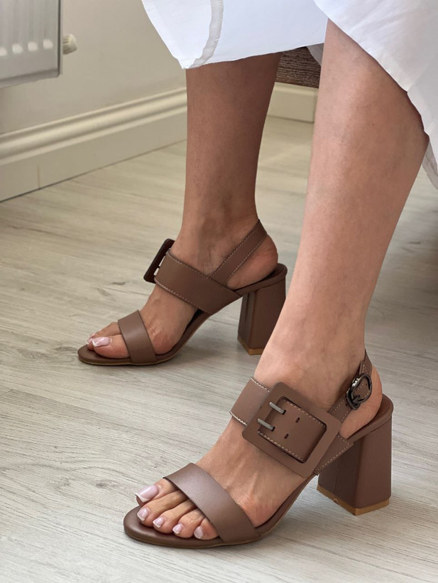 صندل مجلسی زنانه/دخترانه مدل لاله رویه چرم صنعتی پاشنه ۷ سانت قالب استاندارد سایزبندی ۳۶ تا ۴۱ کیفیت عالی