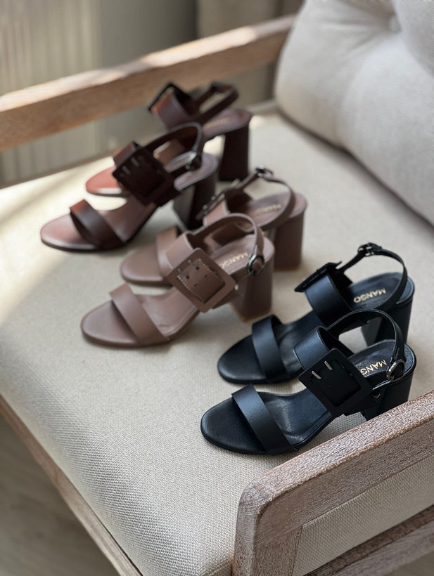 صندل مجلسی زنانه/دخترانه مدل لاله رویه چرم صنعتی پاشنه ۷ سانت قالب استاندارد سایزبندی ۳۶ تا ۴۱ کیفیت عالی