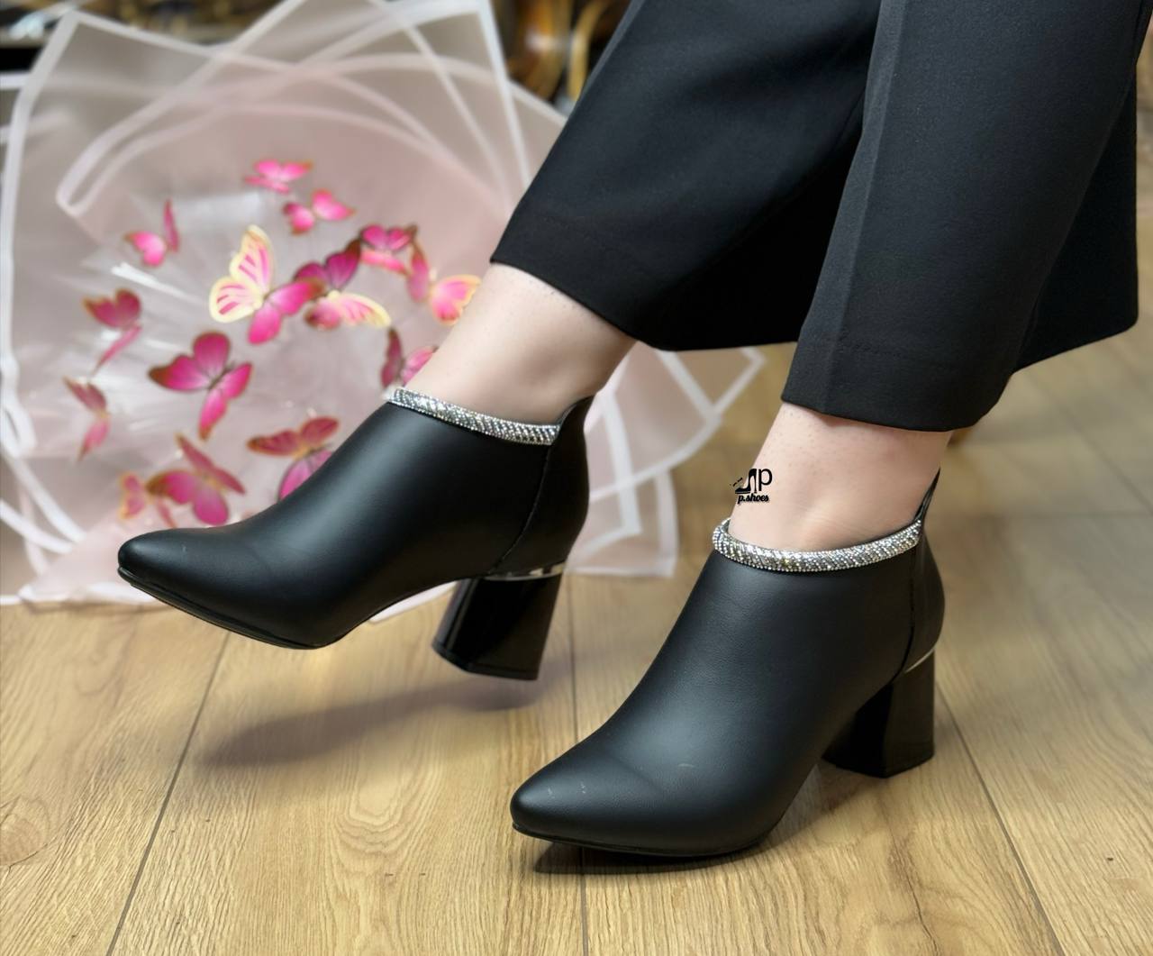 کفش/نیمبوت کلاسیک زنانه دخترانه مدل کایا رویه چرم حوله ای پاشنه ۶ سانت دلتا سایزبندی ۳۷ تا ۴۱ پاخوری شیک