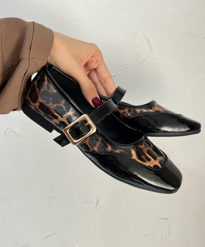 کفش کالج پلنگی زنانه/دخترانه جدید جنس ورنی در دو رنگ مشکی و کرم سایزبندی ۳۷تا۴۰