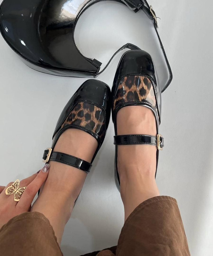 کفش کالج پلنگی زنانه/دخترانه جدید جنس ورنی در دو رنگ مشکی و کرم سایزبندی ۳۷تا۴۰