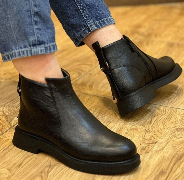 نیم بوت زنانه/دخترانه جنس سوگو زیره پیو و سبک وزن در حد ۱۰۰ گرم مناسب برای استفاده طولانی مدت بسیار شیک خوشپا و راحت