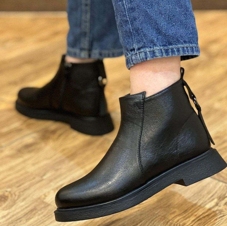 نیم بوت زنانه/دخترانه جنس سوگو زیره پیو و سبک وزن در حد ۱۰۰ گرم مناسب برای استفاده طولانی مدت بسیار شیک خوشپا و راحت