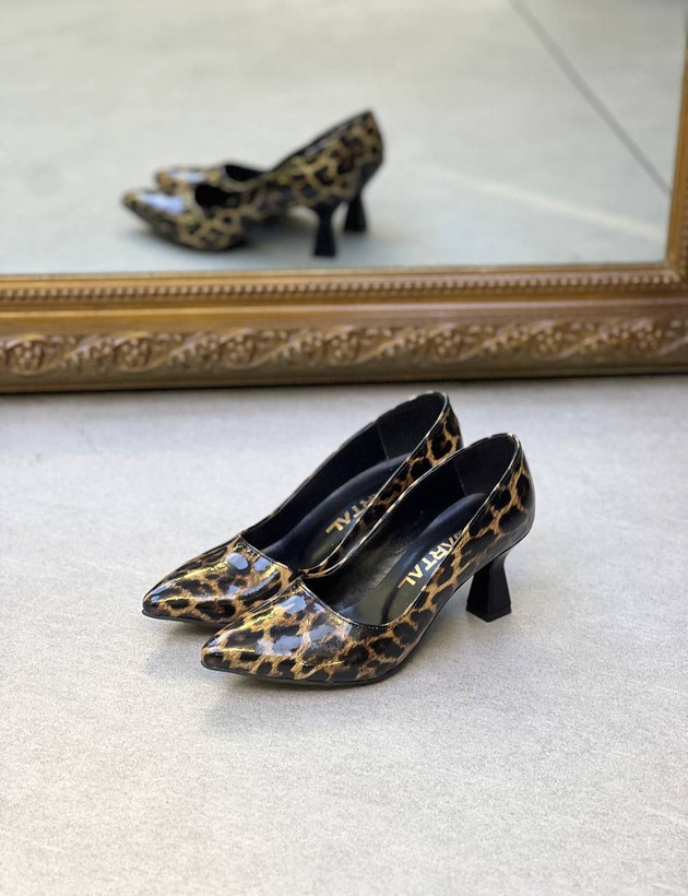 کفش مجلسی زنانه/دخترانه طرح پلنگی جنس ورنی کیفیت اصلی جنس و کیفیت در حد ترک پاشنه ۵ سانت سایزبندی ۳۷ تا ۴۱