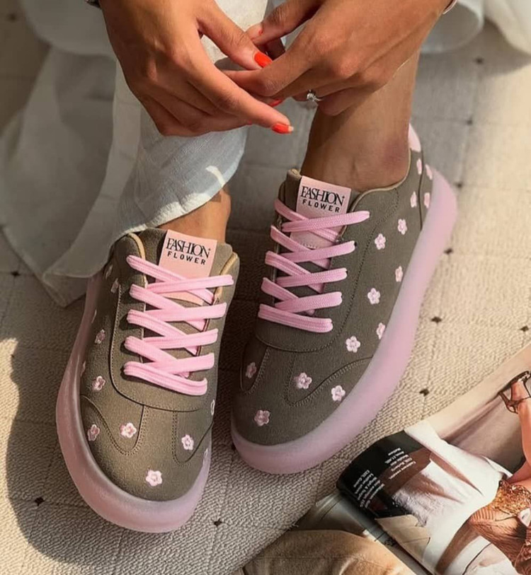 ونس زنانه/دخترانه بابونه زیره پیو و بسیار سبک با زیره ی اصلی و رویه سوپر سوییت گلدوزی کیفیت عالی بسیار شیک خوشپا راحت