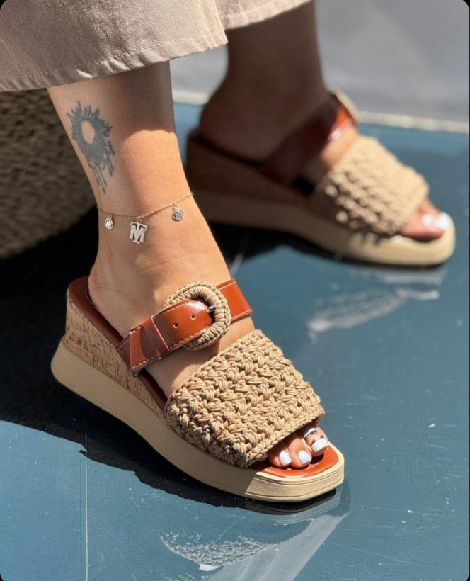 صندل جدید زنانه دخترانه در دو رنگ کرم و مشکی لژ ۷ سانت سایزبندی ۳۷ تا ۴۰