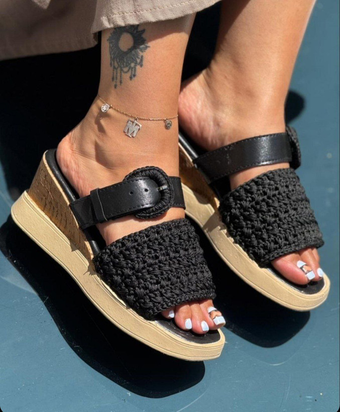 صندل جدید زنانه دخترانه در دو رنگ کرم و مشکی لژ ۷ سانت سایزبندی ۳۷ تا ۴۰