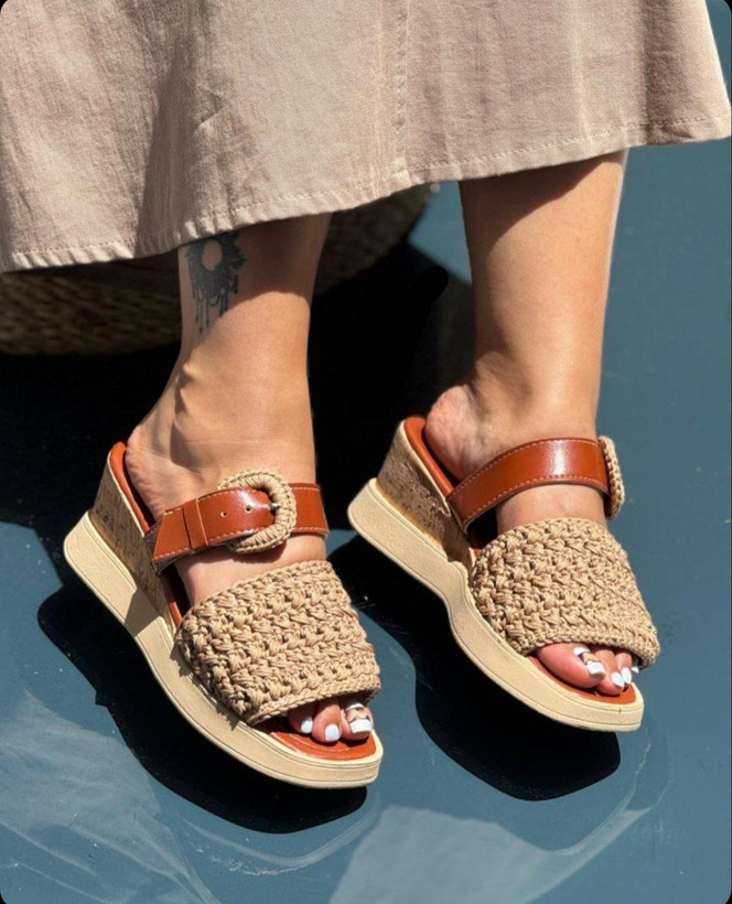 صندل جدید زنانه دخترانه در دو رنگ کرم و مشکی لژ ۷ سانت سایزبندی ۳۷ تا ۴۰