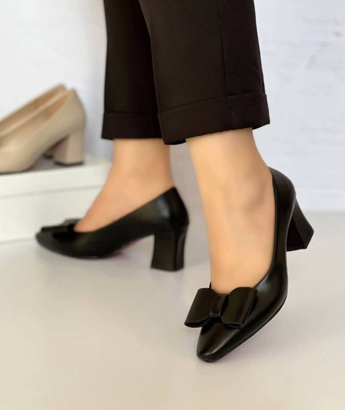 کفش مجلسی زنانه/دخترانه مدل پاشیک رویه چرم بیاله واکس خور کیفیت عالی و جدید زیره دلتا ۷ سانت سایزبندی ۳۸ تا ۴۱ پاخوری شیک