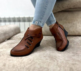 نیمبوت زنانه/دخترانه مدل طاها رویه چرم بیاله زیره پیو لژ ۵ سانت نرم و سبک پاخوری شیک قالب استاندارد سایزبندی ۳۷ تا ۴۰