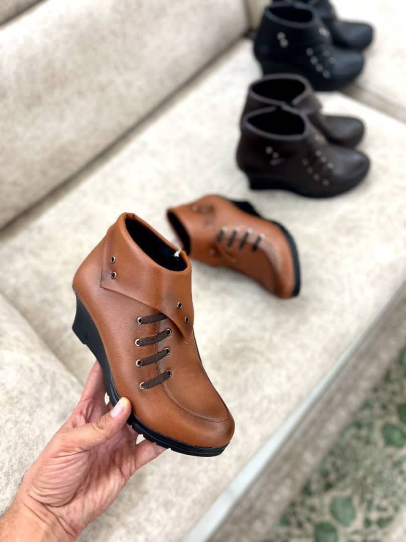 نیمبوت زنانه/دخترانه مدل طاها رویه چرم بیاله زیره پیو لژ ۵ سانت نرم و سبک پاخوری شیک قالب استاندارد سایزبندی ۳۷ تا ۴۰