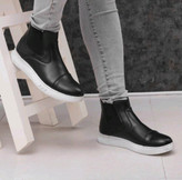 نیم بوت کشی مردانه جنس رویه چرم صنعتی زیره از pvc دور دوخت شده سایزبندی ۴۰ تا ۴۴