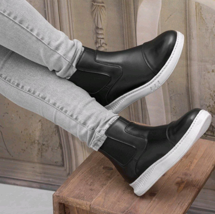 نیم بوت کشی مردانه جنس رویه چرم صنعتی زیره از pvc دور دوخت شده سایزبندی ۴۰ تا ۴۴