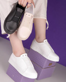 ونس دکمه ای کشی زنانه/دخترانه جنس رویه چرم زیره لژکشی راحت سبک و راحت طبی و شیک سایزبندی ۳۷ تا ۴۱