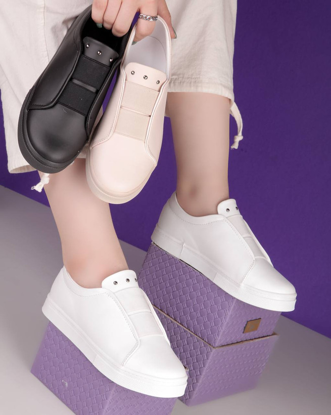 ونس دکمه ای کشی زنانه/دخترانه جنس رویه چرم زیره لژکشی راحت سبک و راحت طبی و شیک سایزبندی ۳۷ تا ۴۱