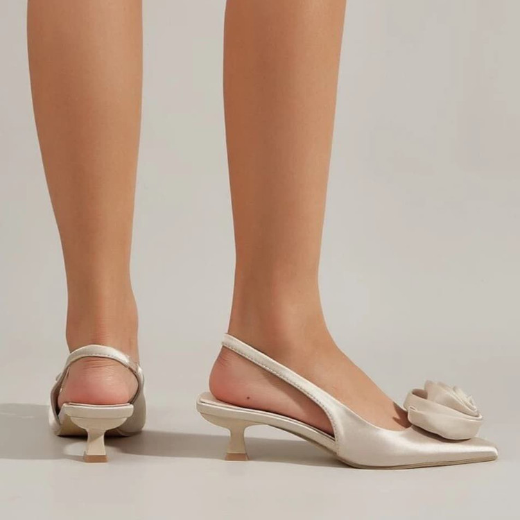 کفش مجلسی زنانه/دخترانه مدل رز جنس رویه ساتن سایزبندی ۳۶ تا ۴۱ اندازه پاشنه ۳ سانت