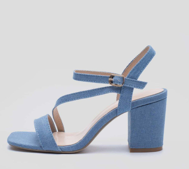 کفش صندل زنانه/دخترانه سایزبندی ۳۶ تا ۴۱ پاشنه ۵ سانت در دو رنگ آبی روشن و تیره