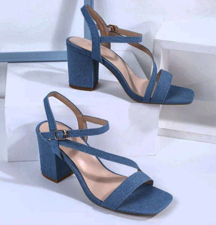 کفش صندل زنانه/دخترانه سایزبندی ۳۶ تا ۴۱ پاشنه ۵ سانت در دو رنگ آبی روشن و تیره