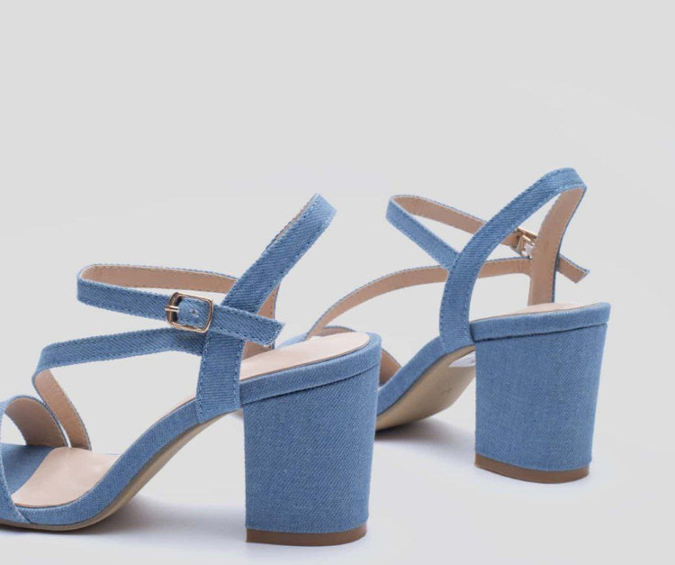 کفش صندل زنانه/دخترانه سایزبندی ۳۶ تا ۴۱ پاشنه ۵ سانت در دو رنگ آبی روشن و تیره