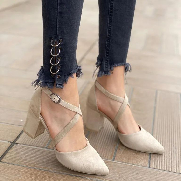 کفش مجلسی زنانه/دخترانه سایزبندی ۳۶تا۴۰ قالب استاندارد پاشنه ۶ سانت پاخوری خیلی شیک و راحت کیفیت کار اصل عالی در سه جنس متفاوت