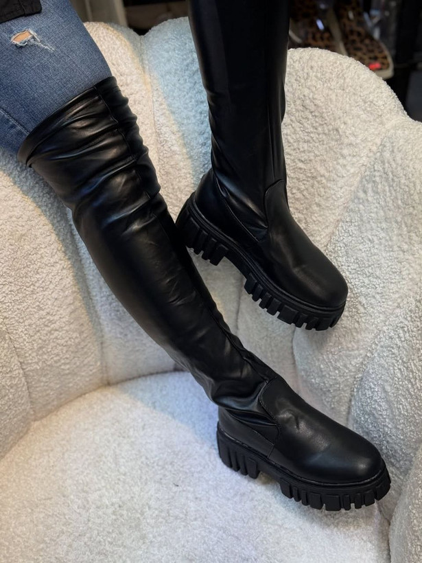 بوت جورابی لژدار زنانه/دخترانه در دو جنس چرم و سوییت زیره پیو کیفیت عالی قالب استاندارد سایزبندی ۳۷ تا ۴۰ دور ساق کشی و تا ۵۰ سانت اوکیه