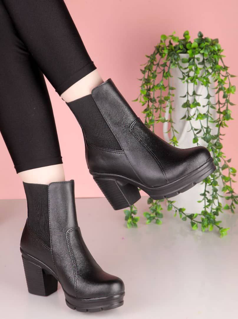 نیم بوت زنانه/دخترانه مدل مروارید رویه چرم زیره پی یو طبی و راحت شیک و خوشپا سایزبندی ۳۷ تا ۴۰