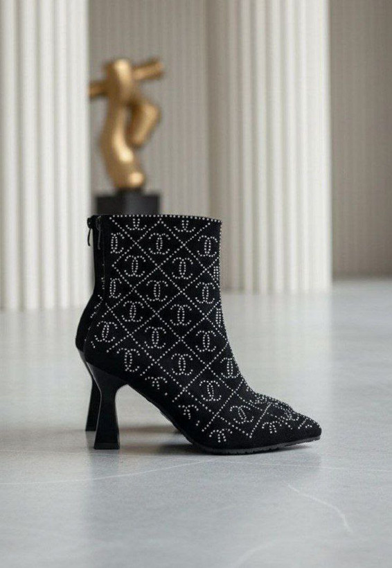 بوت زنانه/دخترانه مدل نگین کاری شنل سایزبندی ۳۷تا۴۰ پاشنه ۷ سانت کلوش رویه سوییت ترک نگین کاری شده