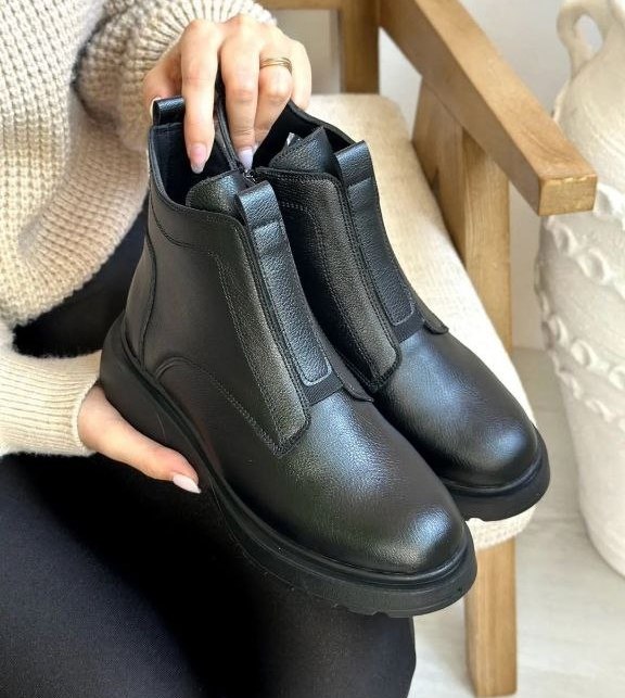 بوت جدید زنانه/دخترانه زیره پیو و سبک وزن حدود ۱۰۰ گرم بسیار باکیفیت و خوشپا و راحت سایزبندی ۳۷ تا ۴۰