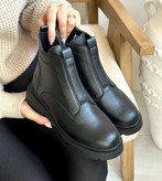 بوت جدید زنانه/دخترانه زیره پیو و سبک وزن حدود ۱۰۰ گرم بسیار باکیفیت و خوشپا و راحت سایزبندی ۳۷ تا ۴۰