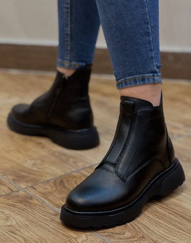 بوت جدید زنانه/دخترانه زیره پیو و سبک وزن حدود ۱۰۰ گرم بسیار باکیفیت و خوشپا و راحت سایزبندی ۳۷ تا ۴۰