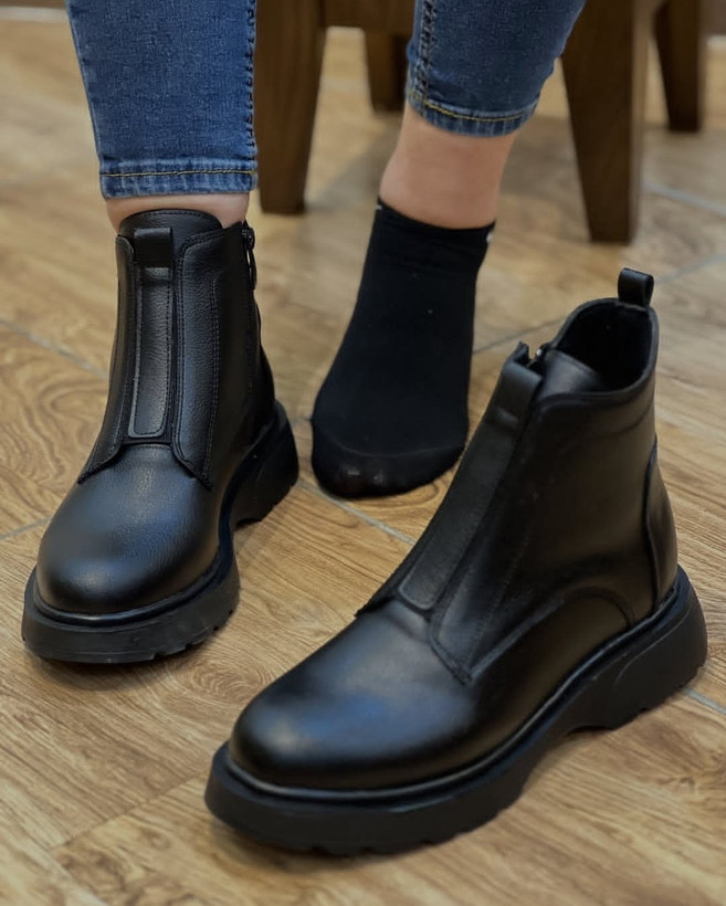 بوت جدید زنانه/دخترانه زیره پیو و سبک وزن حدود ۱۰۰ گرم بسیار باکیفیت و خوشپا و راحت سایزبندی ۳۷ تا ۴۰