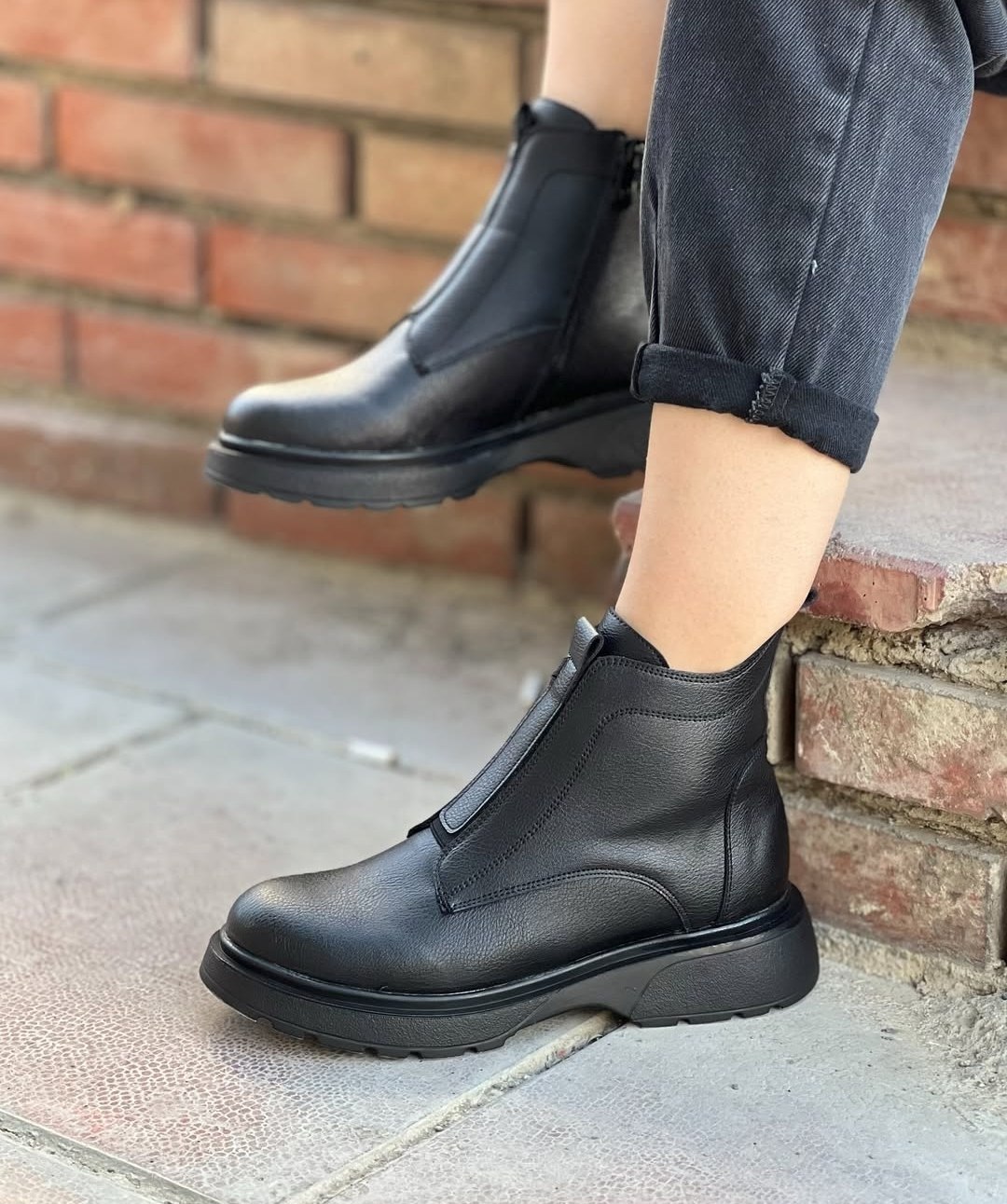 بوت جدید زنانه/دخترانه زیره پیو و سبک وزن حدود ۱۰۰ گرم بسیار باکیفیت و خوشپا و راحت سایزبندی ۳۷ تا ۴۰