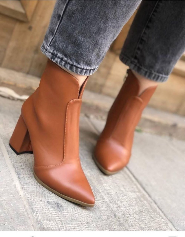 نیمبوت جدید زنانه/دخترانه بسیار شیک و خوشپا و راحت اندازه پاشنه ۵سانت قیمت بسیار عالی و رقابتی رنگ مشکی