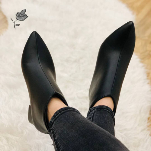 بوت زنانه/دخترانه مدل کلاسیک باکیفیت و راحت زیره pu درجه A ضد لغزشرویه چرم صنعتی ضخیم ترک پاشنه ۵ سانت سایزبندی ۳۷ تا ۴۱