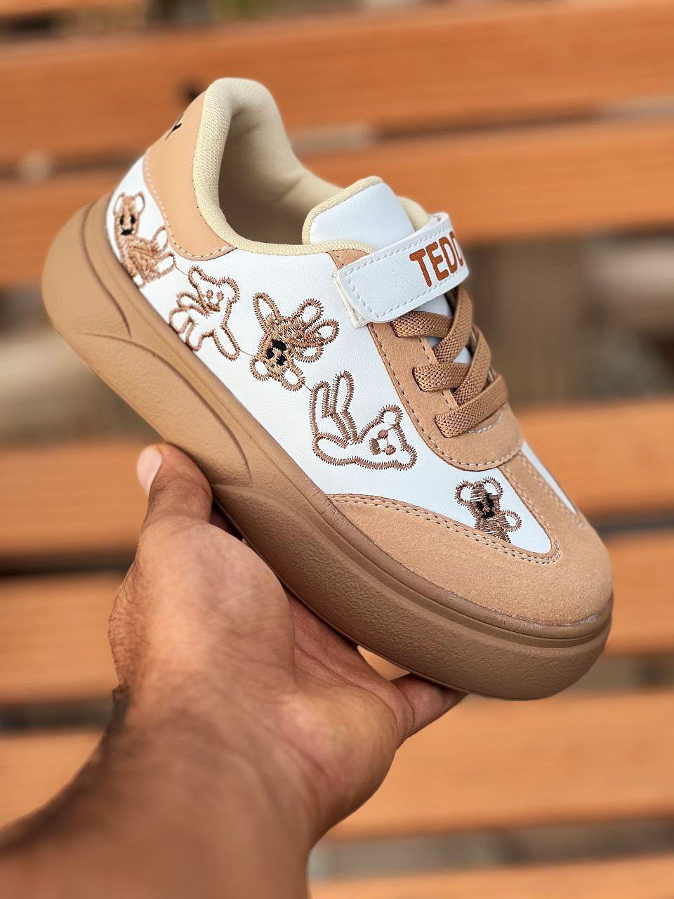 کفش بچگانه تدی دخترانه /پسرانه جنس رویه فوم و سوییت پاشنه ۳ سانتی زیره ایربولینگ فوق العاده نرم و راحت قالب استاندارد کیفیت عالی سایزبندی ۳۱ تا ۳۶