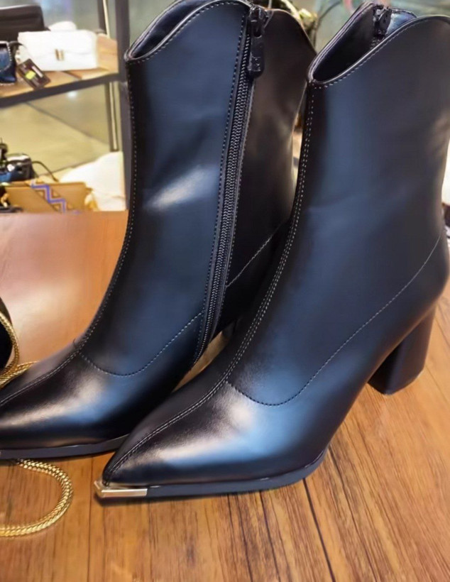 بوت جدید زنانه/دخترانه بسیار شیک و خوشپا و راحت پاشنه ۷ سانت کیفیت در حد ترک سایزبندی ۳۷ تا ۴۰