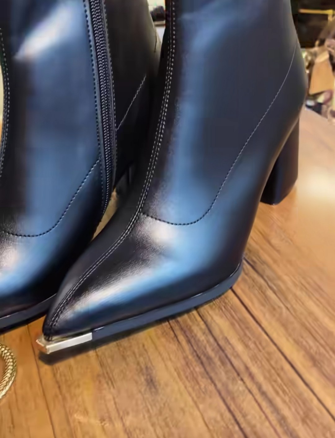 بوت جدید زنانه/دخترانه بسیار شیک و خوشپا و راحت پاشنه ۷ سانت کیفیت در حد ترک سایزبندی ۳۷ تا ۴۰