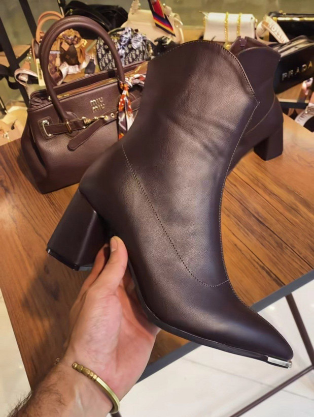 بوت جدید زنانه/دخترانه بسیار شیک و خوشپا و راحت پاشنه ۷ سانت کیفیت در حد ترک سایزبندی ۳۷ تا ۴۰