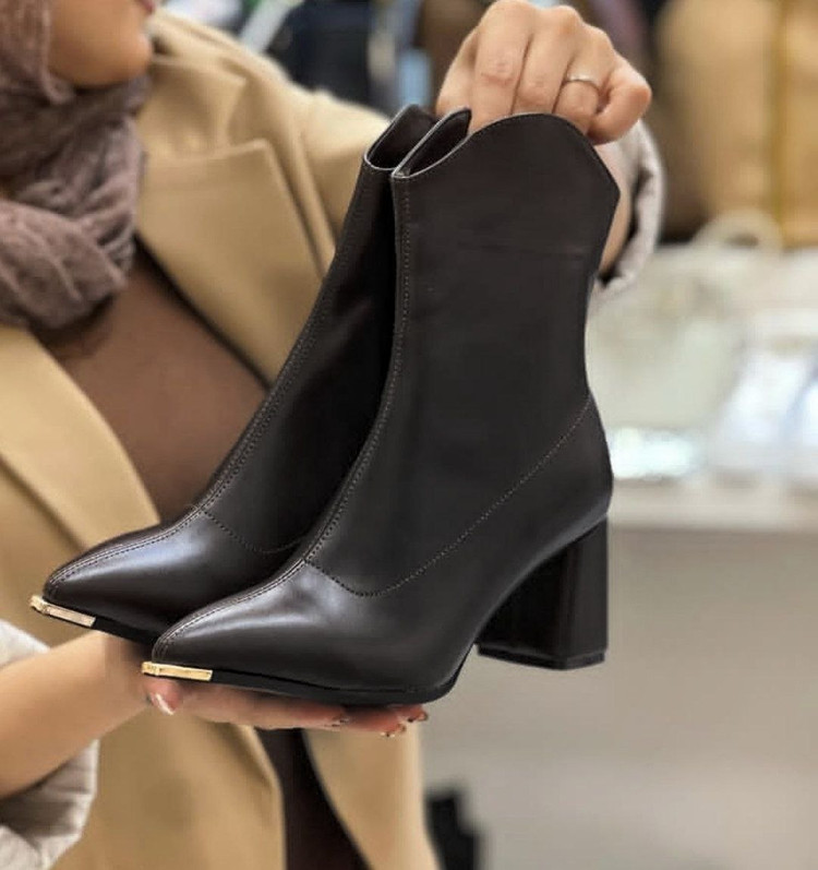 بوت جدید زنانه/دخترانه بسیار شیک و خوشپا و راحت پاشنه ۷ سانت کیفیت در حد ترک سایزبندی ۳۷ تا ۴۰