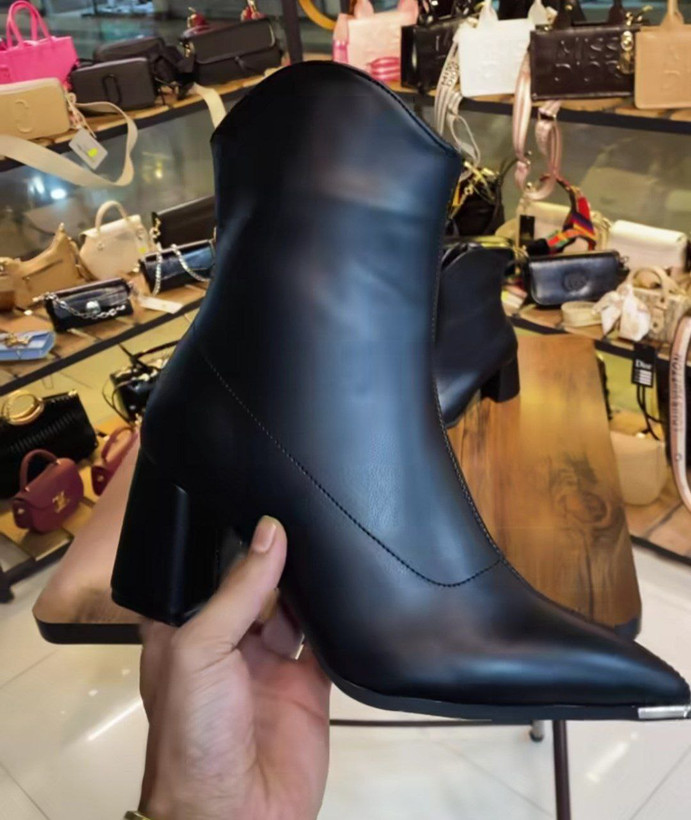 بوت جدید زنانه/دخترانه بسیار شیک و خوشپا و راحت پاشنه ۷ سانت کیفیت در حد ترک سایزبندی ۳۷ تا ۴۰