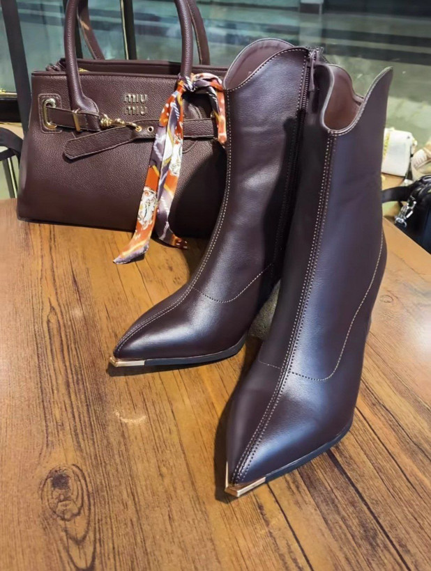 بوت جدید زنانه/دخترانه بسیار شیک و خوشپا و راحت پاشنه ۷ سانت کیفیت در حد ترک سایزبندی ۳۷ تا ۴۰